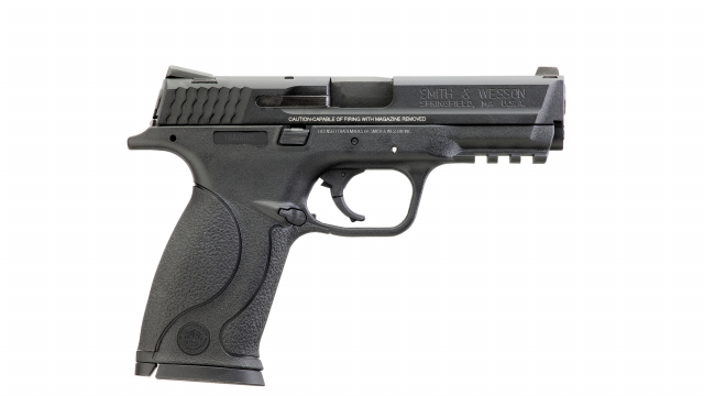 iv_Smith & Wesson M&P9_1