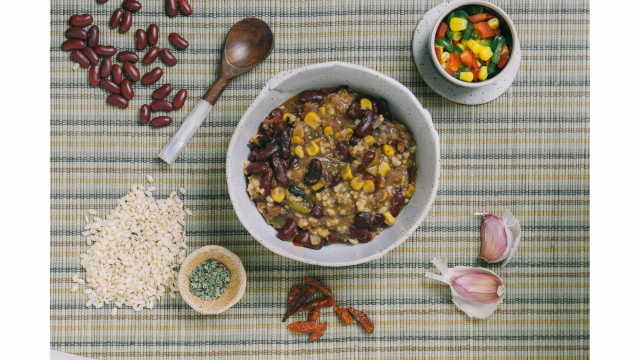 iv_Forestia Chili Con Carne mit Vollkornreis, inkl. SelfHeater_1